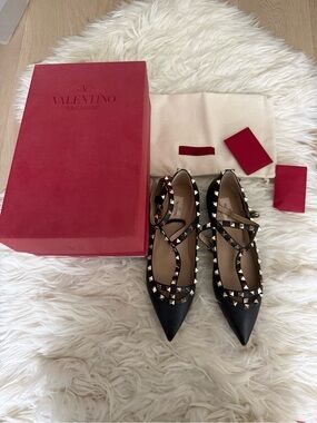 Valentino Garavani Black Leather Rockstud Pointed T-Strap Flats 39.5